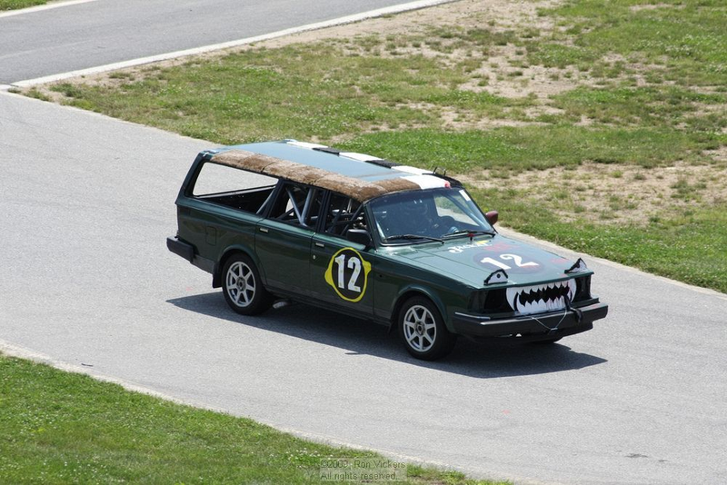 Illustration for article titled The 24 Hours Of LeMons New England 2009 Über Gallery, Part 1